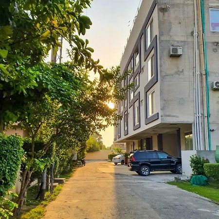 Furnished One-Bedroom Apartment For Rent Lahaur Zewnętrze zdjęcie